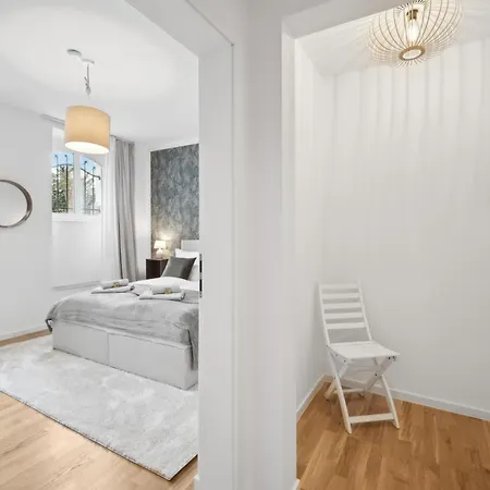 Wiener Palais Am Grossen Garten, Arbeitsplatz, Familie, 7 Pers, Smart-tv Drezda