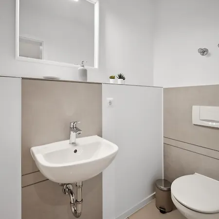 Wiener Palais Am Grossen Garten, Arbeitsplatz, Familie, 7 Pers, Smart-tv * Dresda