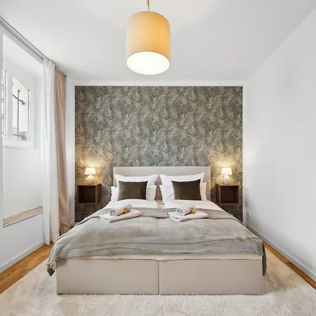 Wiener Palais Am Grossen Garten, Arbeitsplatz, Familie, 7 Pers, Smart-tv * Dresda