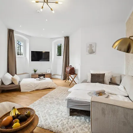 Wiener Palais Am Grossen Garten, Arbeitsplatz, Familie, 7 Pers, Smart-tv * Dresda
