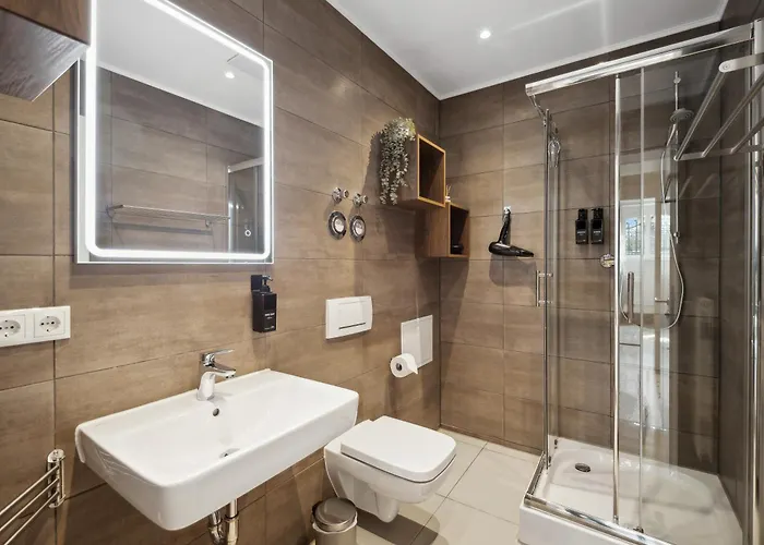 Wiener Palais Am Grossen Garten, Arbeitsplatz, Familie, 8 Pers, Smart-tv * Δρέσδη