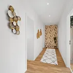 Wiener Palais Am Grossen Garten, Arbeitsplatz, Familie, 8 Pers, Smart-tv 아파트