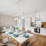 Wiener Palais Am Grossen Garten, Arbeitsplatz, Familie, 8 Pers, Smart-tv